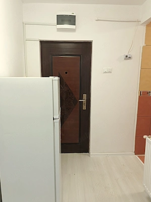 Anchiriez apartament zona mic 11 vizavi de școală nr 9  zona linistita  - imagine 3