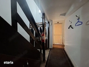 Ofer apartament cu 3 camere DE INCHIRIAT situate pe două niveluri, mobilat și complet utilat - imagine 3
