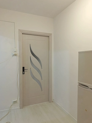 Anchiriez apartament zona mic 11 vizavi de școală nr 9  zona linistita  - imagine 8