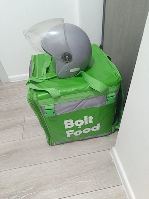 Vând geantă Bolt plus cască scuter  - imagine 3