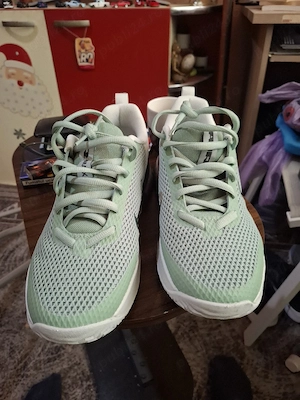 adidasi nike noi