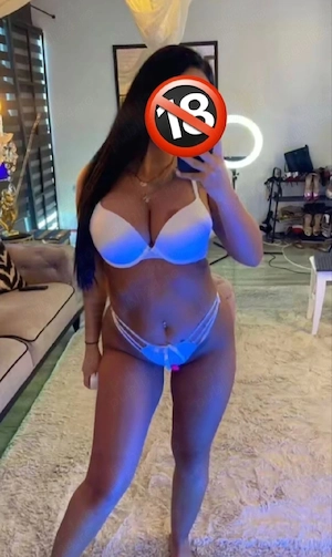 buna sunt Larisa am 25 de ani sunt bruneta te pup
