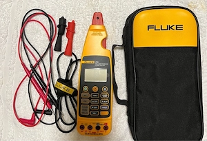 Fluke 773 - Calibrator de semnal unificat - Cleste amperimetic