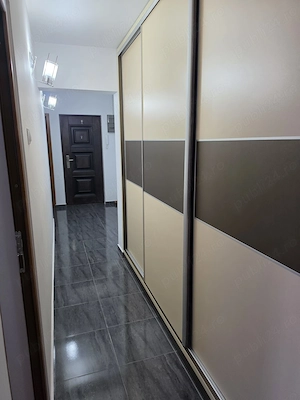 Vand apartament 3 camere, decomandat, zona E3 - imagine 3