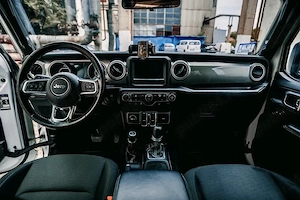 Jeep Wrangler 2020 AT8 2.0T 270cp , Variante schimb  - imagine 5