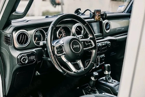 Jeep Wrangler 2020 AT8 2.0T 270cp , Variante schimb  - imagine 4