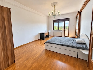 De închiriat apartament 5 camere | 120 mp | 4 dormitoare | 2 băi | Decomandat | Centrală proprie | - imagine 5