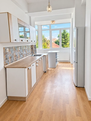 De închiriat apartament 5 camere | 120 mp | 4 dormitoare | 2 băi | Decomandat | Centrală proprie | - imagine 2