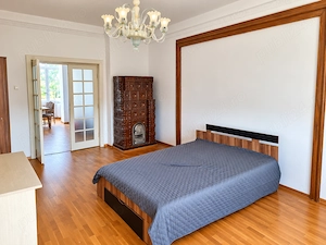 De închiriat apartament 5 camere | 120 mp | 4 dormitoare | 2 băi | Decomandat | Centrală proprie | - imagine 4