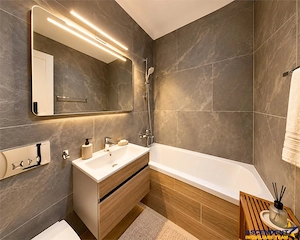 Prima inchiriere!Apartament cu farmec istoric si confort modern, 2 bai, Centrul Istoric, Brasov - imagine 5