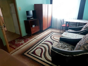 Apart 2 camere decomandate,etaj 1,centrala termica,balcon inchis,zona Scoala 2 - imagine 2