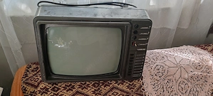 Vand televizor vechi functionabil