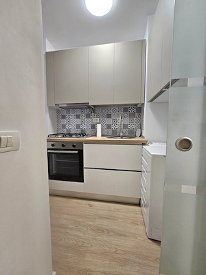 2 camere decomandat, renovat integral | Parcare | 5 min metrou Apărătorii Patriei - imagine 2