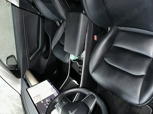 Tesla Model 3  - imagine 3