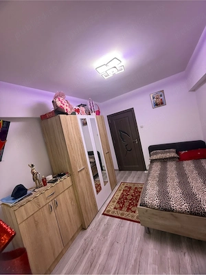 Vand apartament 3 Camere + Balcon  Mobilat Utilat   pretul este negociabil ! - imagine 3