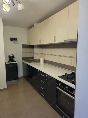 Vand apartament 3 camere, decomandat, zona E3 - imagine 8