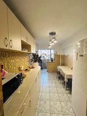Apartament spatios si decomandat de 2 camere in Tractorul - imagine 4
