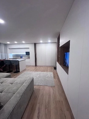 Inchiriez apartament central. Parcare subterana inclusa - imagine 8