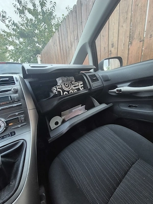 Toyota Auris 1.6 benzină | Keyless | Climatronic | Pilot automat | 2 seturi roți - imagine 9