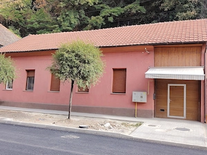 Casă completă cu teren terasat pentru spații de relaxare | Zona Centrală Reșița - imagine 2