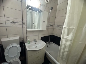 Inchiriez apartament 2 camere.