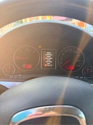 Vând Audi A4 B6, an 2006, cu motor 2.0 TDI, 140 CP și cutie automată.