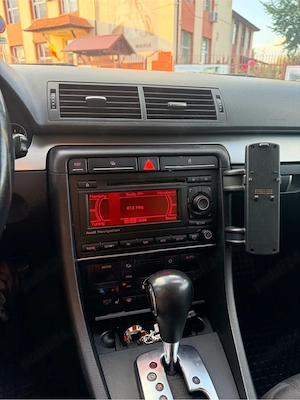 Vând Audi A4 B6, an 2006, cu motor 2.0 TDI, 170 CP și cutie automată. - imagine 3