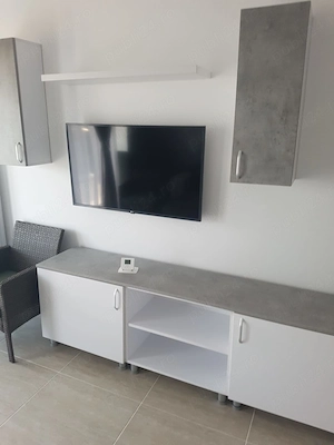 Proprietar închiriez apartament cu 2 camere decomandate  situat în Mamaia vis-a-vis de Hotel Rex si. - imagine 4