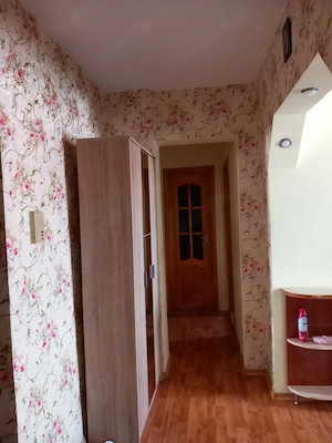inchiriez ap.2camere, zona centrala   în blocul cu Impozite și Taxe Locale - imagine 4