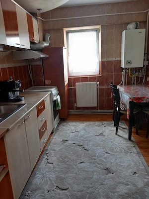inchiriez ap.2camere, zona centrala   în blocul cu Impozite și Taxe Locale - imagine 2