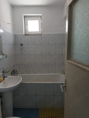 Apartament 3 camere, zona centrala Slobozia - imagine 5