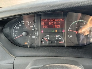 Iveco Daily 2.3 Diesel, AC, Pilot automat, an 2014, inmatriculata, primul proprietar - imagine 3