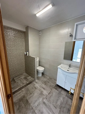 Vand apartament la curte - imagine 4