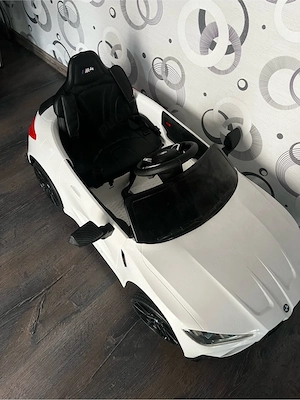Vand masinuta pentru copii BMW M4