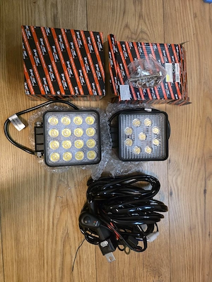 Vând set complet de două proiectoare LED marca Breckner Germany, noi (în cutie), însoțite de kit com - imagine 2