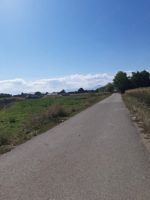 Teren construibil intravilan utilitati la drum asfaltat zona de case Lunca Calnicului - imagine 6