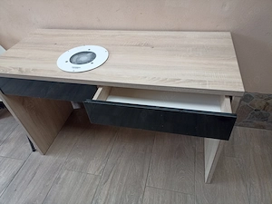 Masă manichiura cu aspirator 