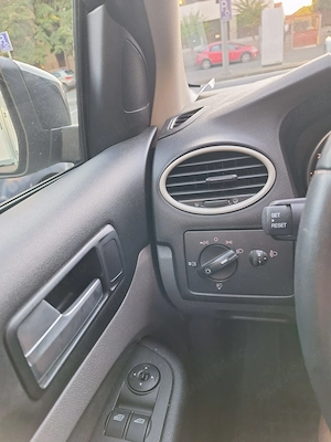 Vand FORD FOCUS 2 Style Hatchback - imagine 8