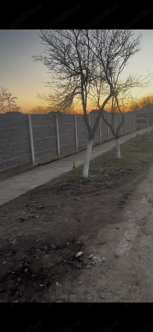 Vând teren casă cu toate utilitățile în față plus gard beton nou