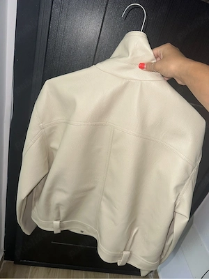 vand geaca de piele 