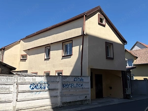 DE VÂNZARE: Casă cu 2 etaje cu încălzire centrală și curent trifazic în Sângeorgiu de Mureș - imagine 2
