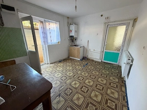 DE VÂNZARE: Casă cu 2 etaje cu încălzire centrală și curent trifazic în Sângeorgiu de Mureș - imagine 8