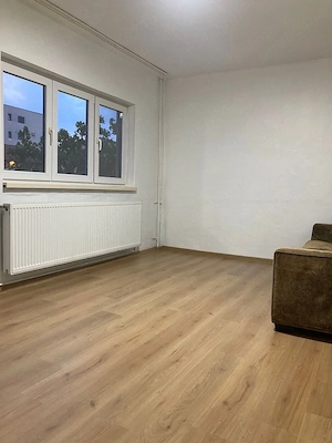 Apartament Etaj 2 cu 2 camere decomandat Strasa Silistra cu boxa,centrala si aer conditionat