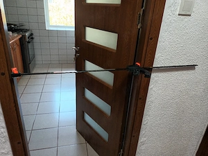 menghina tâmplărie, fixarea tocuri usi