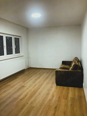 Apartament Etaj 2 cu 2 camere decomandat Strasa Silistra cu boxa,centrala si aer conditionat