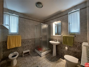 Casa spatioasa langa Spitalul Judetean - imagine 9