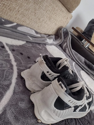 Adidași offwite 