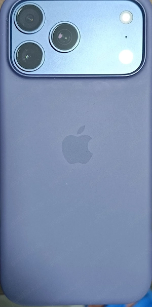 iPhone 17 pro max deep blue