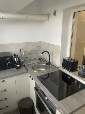 Dau in chirie apartament cu o camera transformat in doua camere , plus parcare subterana  - imagine 5