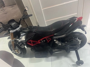 Vând motocicletă electrică Aprilia pentru copii